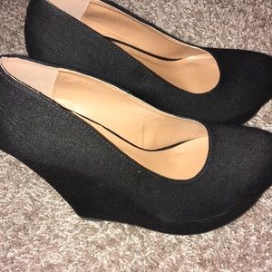 Women’s Wedge Heels Size 9!! Great Condition!!